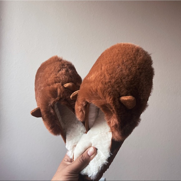 Tan Fuzzy bear slippers - Picture 3 of 6